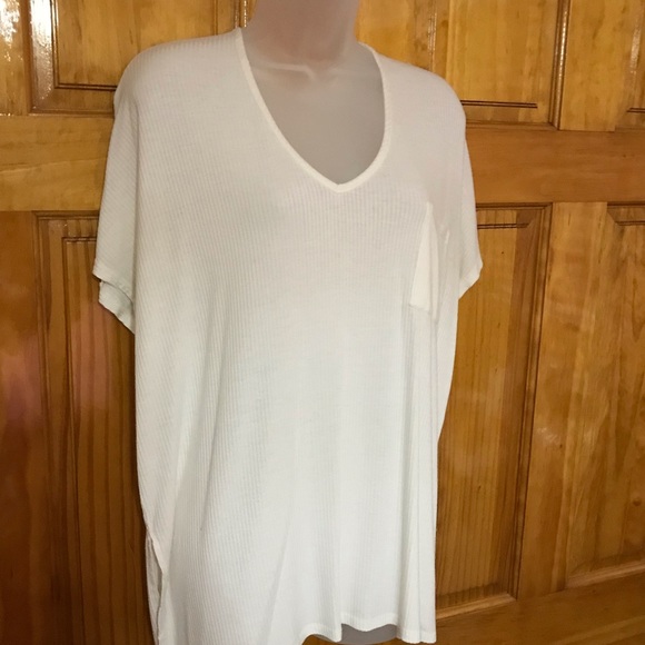 M T S White Oversized Blouse 
Small 4 - 6 
Fits Medium
47% Polyester 47% Rayon - Picture 4 of 13
